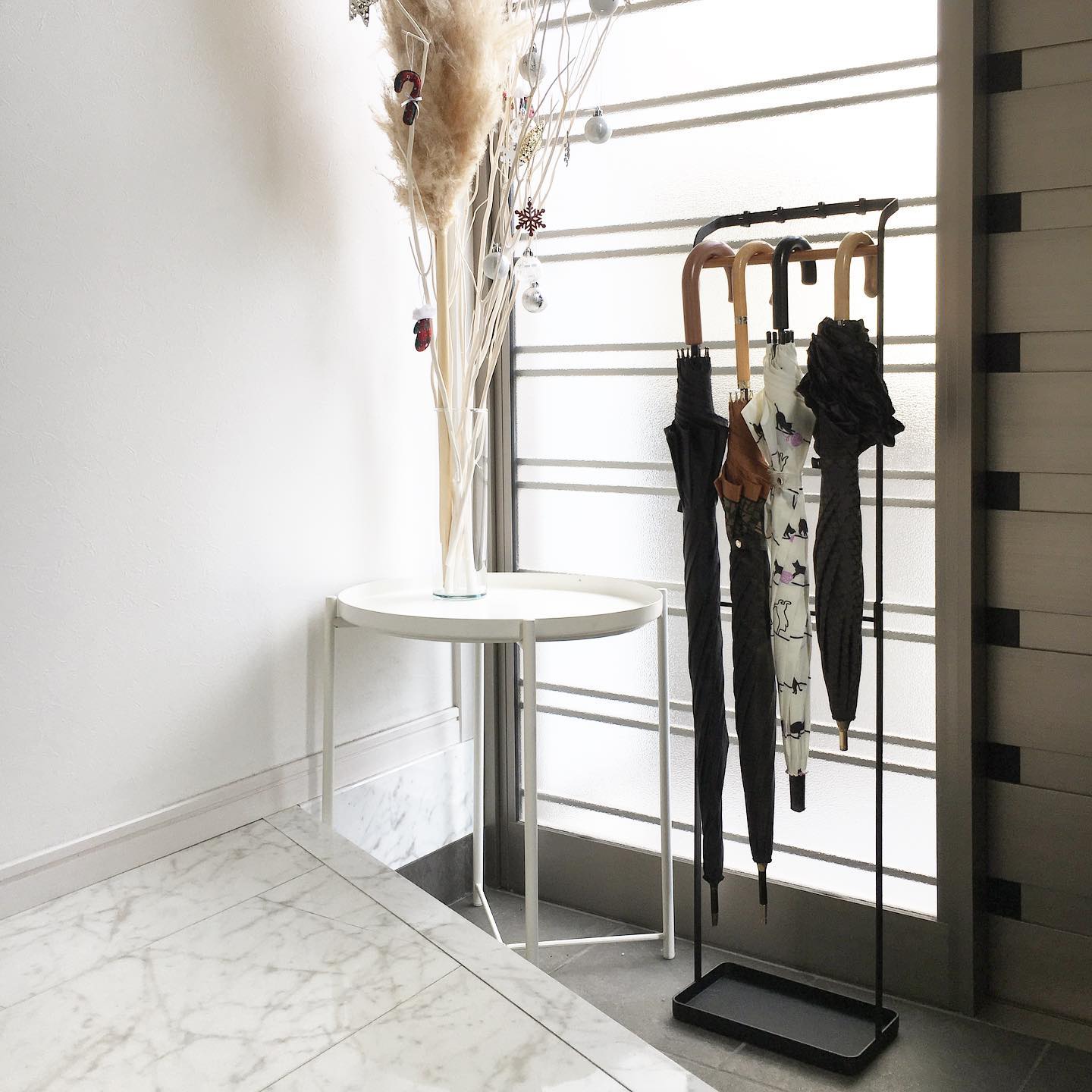 引っ掛けアンブレラスタンド タワー ブラック｜玄関・ガーデニング用品