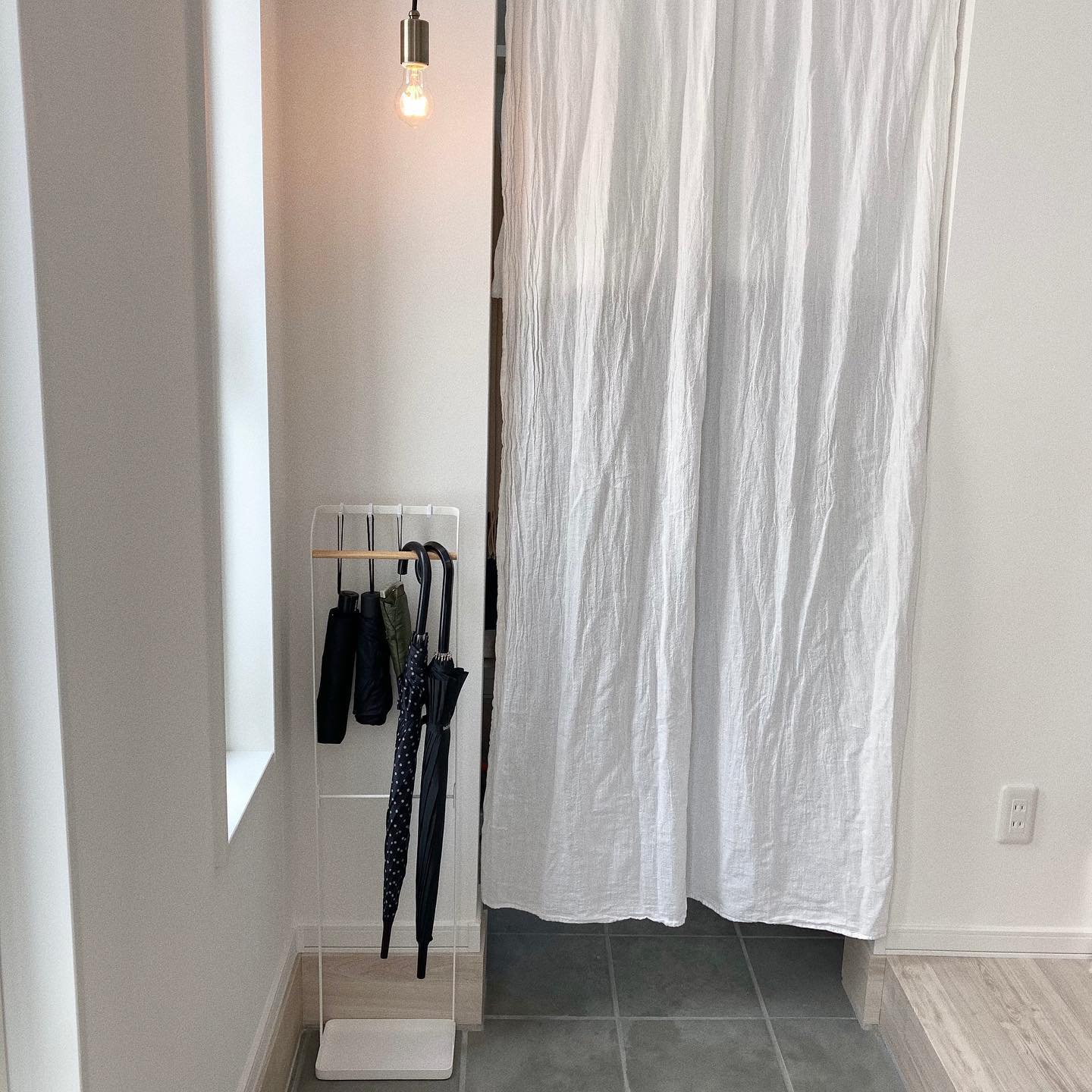 引っ掛けアンブレラスタンド タワー ホワイト｜玄関・ガーデニング用品