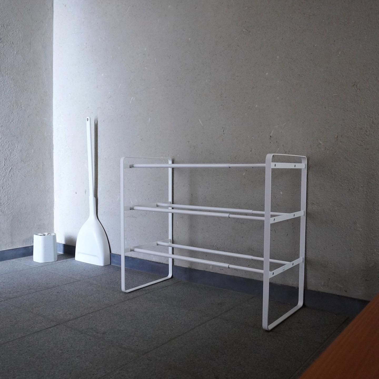 シューズラック シューズボックス 靴箱 下駄箱 3段シューズラック ホワイト frame】伸縮シューズラック 3段 ホワイト｜収納用品,玄関収納